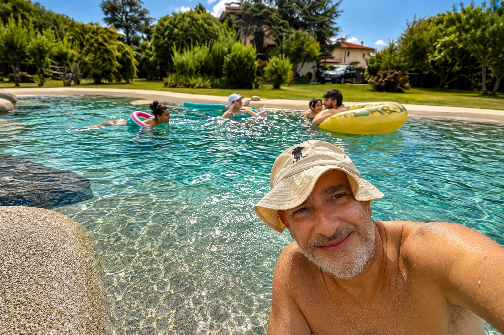 Piscina balneabile di GioiaSulGarda: ospiti in acqua, 10 mt per 4 mt